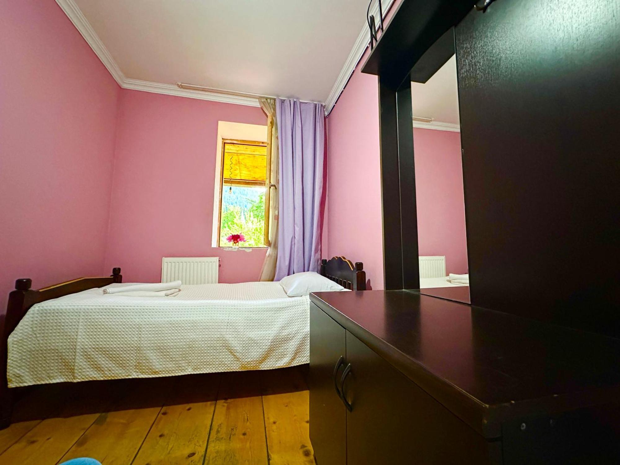 Mziuri Guest House Mestia Esterno foto