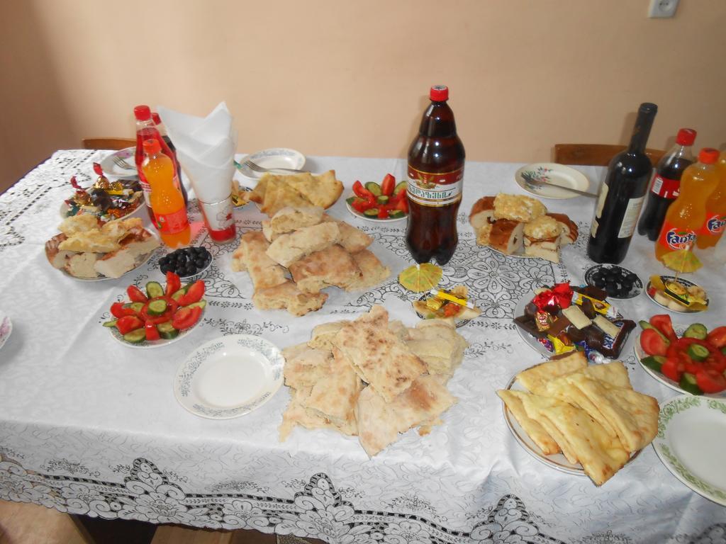 Mziuri Guest House Mestia Esterno foto
